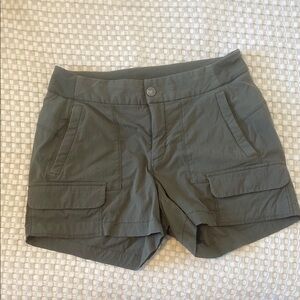 Athleta Green Cargo Shorts Relaxed Fit Mid-Thigh